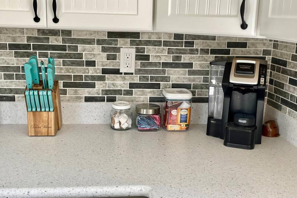 Newly Renovated Carriage House Near Town & Beaches Madison Dış mekan fotoğraf